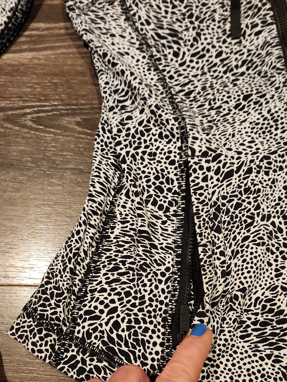 â¤ď¸ LULULEMON DEFINE HOODED JACKET NULU IN POLAR SHIFT INVERSE ALPINE WHITE BLACK - Picture 7 of 14
